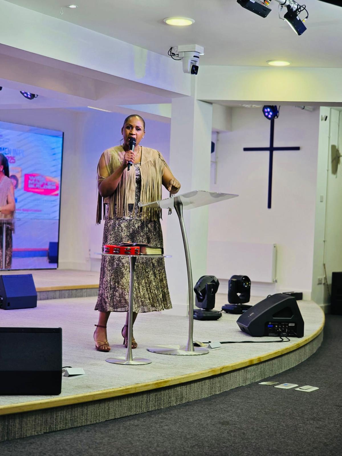 Rev. Eve leading